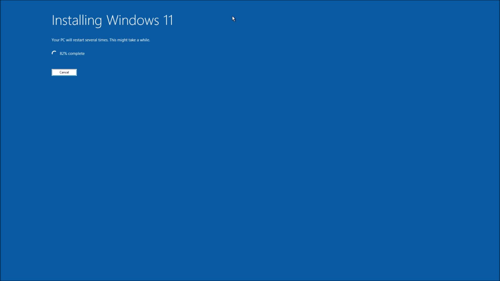 Installing Windows 11 progress screen showing Getting files ready for installation