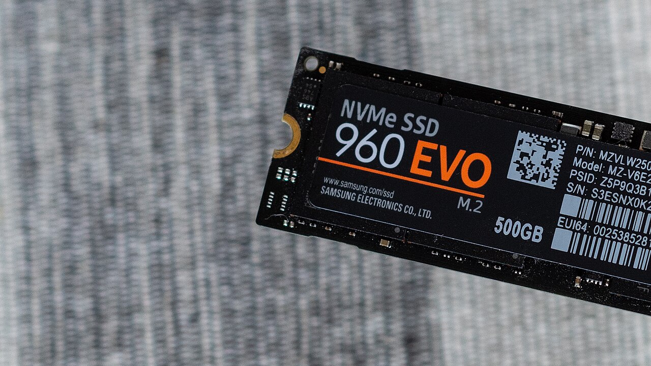 Samsung 960 EVO NVMe M.2 SSD, the kind of drive DirectStorage is designed for